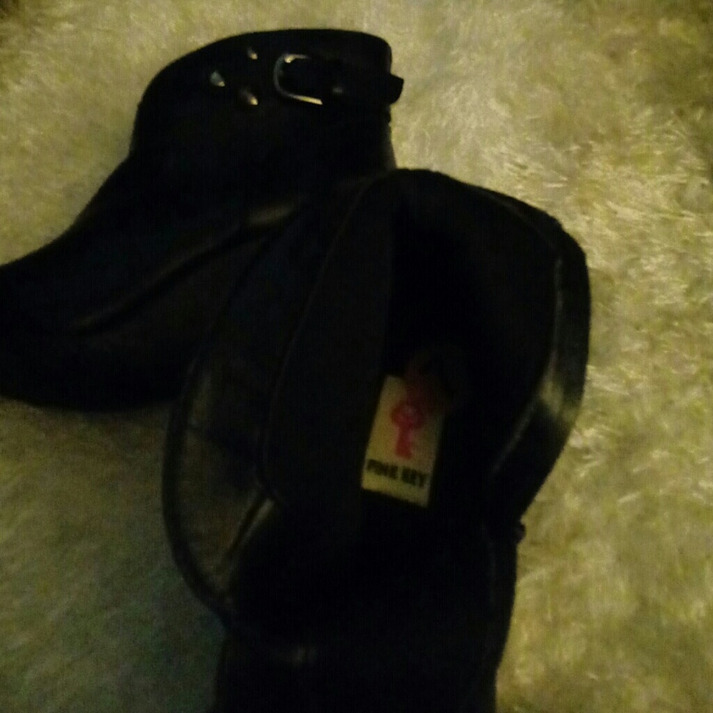 Boots - Picture 4 of 4